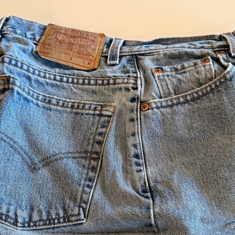 Vintage women’s Levi’s from the 90s 550 relax fit tapered leg size 12